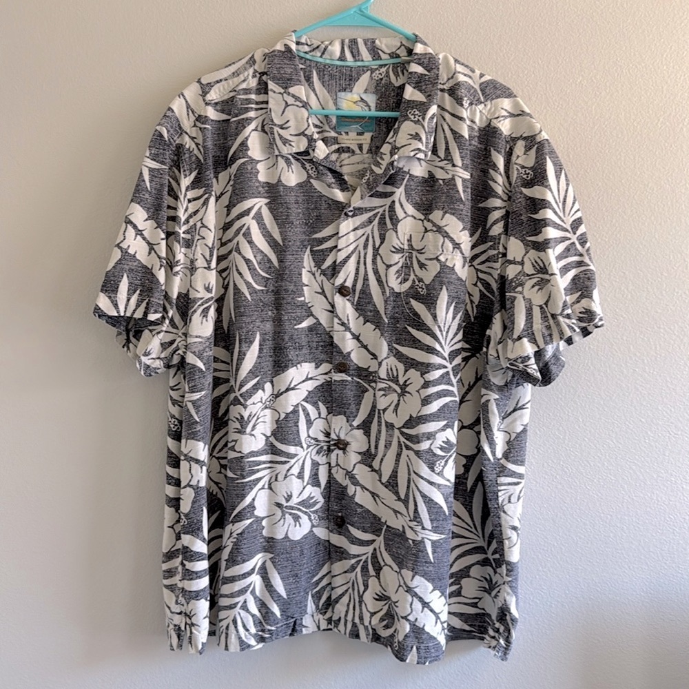 Tommy Bahama Mens Aloha Shirt - Floral Grey and White